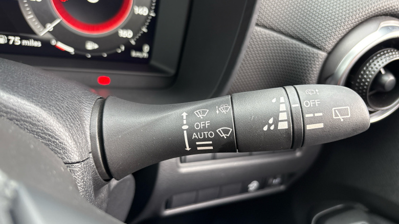 Nissan Juke 1.0 DiG-T N-Connecta 5dr Petrol Hatchback